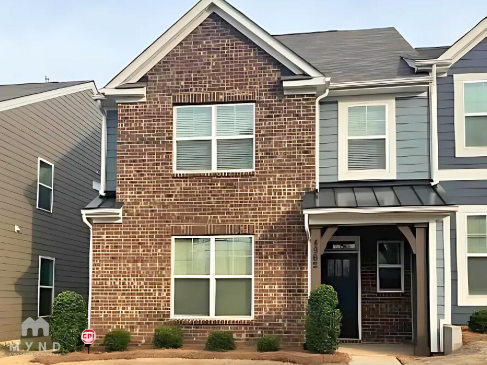 4962 David Cox Rd in Charlotte, NC - Building Photo