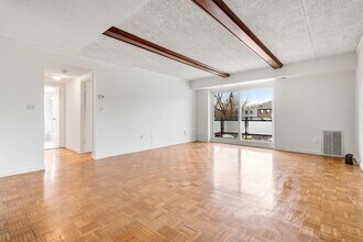 57 Broadlawn Park, Unit 1A in Chestnut Hill, MA - Building Photo - Building Photo