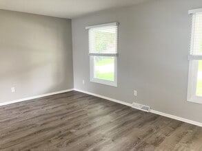 15120 W Kingsway Dr in New Berlin, WI - Building Photo - Building Photo
