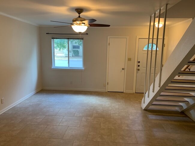 3214 Crosscreek Dr in Austin, TX - Building Photo - Building Photo