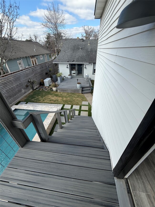 property at 618 E 16th St