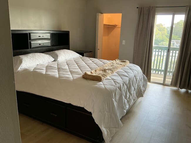 448 N Bellflower Blvd, Unit MK-PH in Long Beach, CA - Building Photo - Building Photo