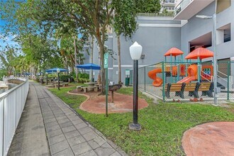 5099 NW 7th St in Miami, FL - Building Photo - Building Photo