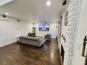 5313 Sevilla Ct in Whittier, CA - Foto de edificio - Building Photo