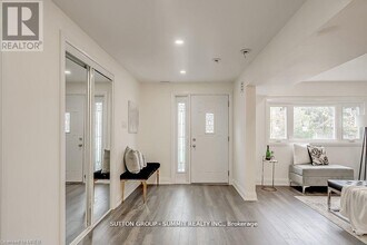 16 Upper Canada Dr in Kitchener, ON - Building Photo - Building Photo