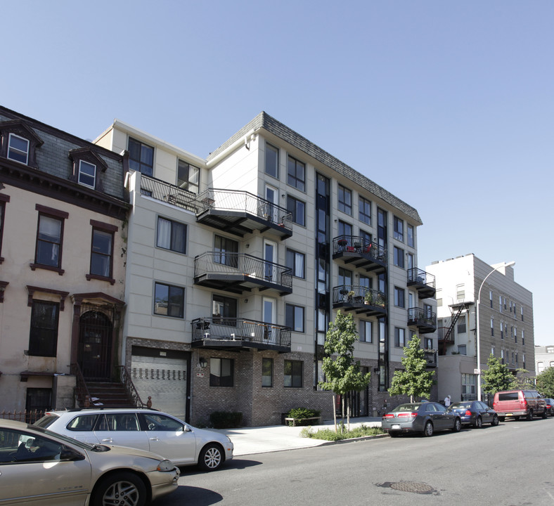 74-80 Lexington Ave in Brooklyn, NY - Foto de edificio