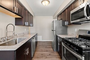 Park Place off Broadway in New Hope, MN - Building Photo