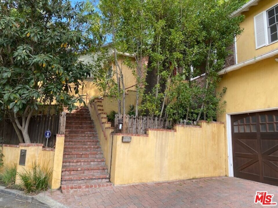 11720 Laurelcrest Dr in Los Angeles, CA - Building Photo
