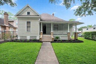 1651 Cortlandt St in Houston, TX - Building Photo