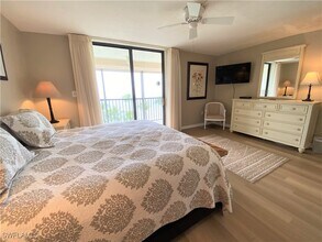 10525 Gulf Shore Dr in Naples, FL - Building Photo - Building Photo