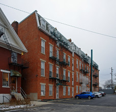 112-122 E McMillan in Cincinnati, OH - Building Photo - Building Photo