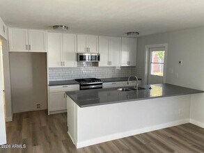 414 E Malibu Dr in Tempe, AZ - Building Photo - Building Photo