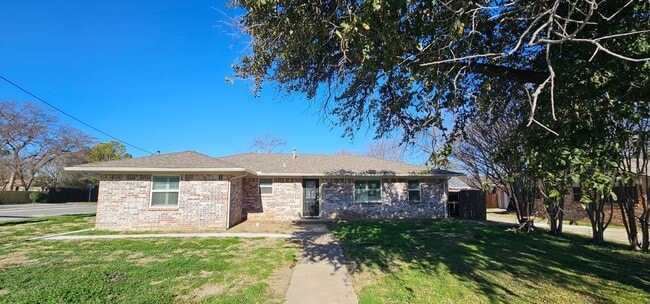 property at 1401 E Sherman Dr