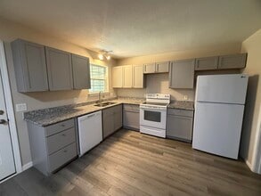 122 Hampton Dr in Crestview, FL - Building Photo - Building Photo