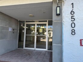 16508 NE 26th Ave in North Miami Beach, FL - Building Photo