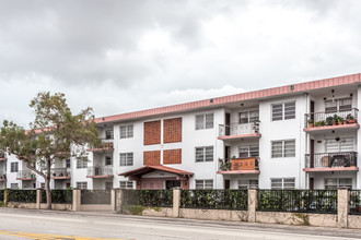 Alhambra Apartments in Miami, FL - Building Photo - Building Photo