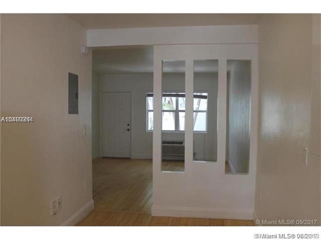 8080 Tatum Waterway Dr-Unit -9 in Miami Beach, FL - Foto de edificio - Building Photo