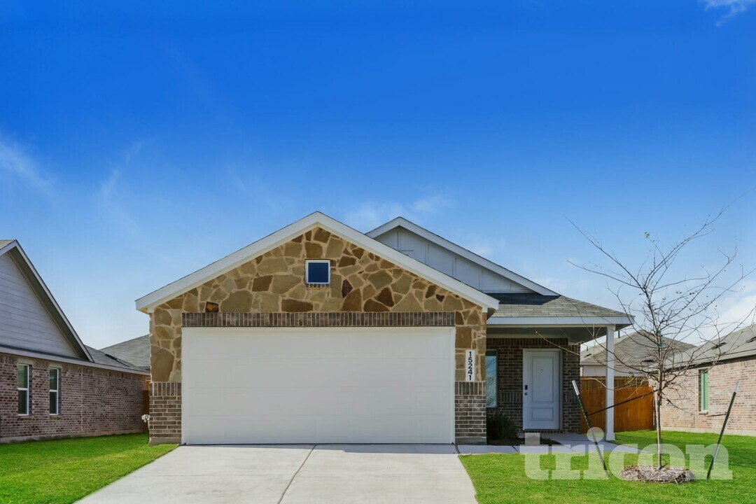 15241 Bullfighter Blvd in Haslet, TX - Building Photo