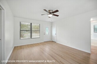 7937 Chateau Dr S in Jacksonville, FL - Building Photo - Building Photo