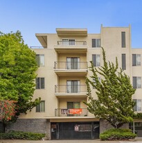 Uni Flats in Berkeley, CA - Building Photo