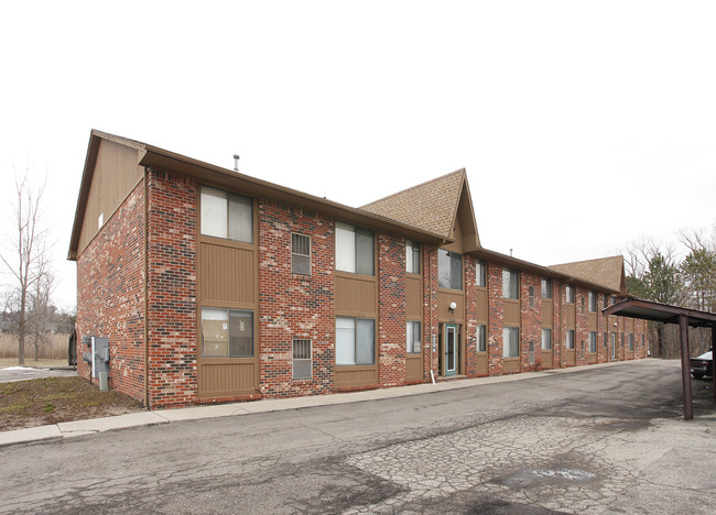 Cross Creek Apartments in Farmington, MI - Building Photo - Building Photo