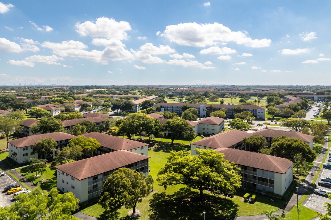 Ivanhoe West At Century Village in Pembroke Pines, FL - Building Photo