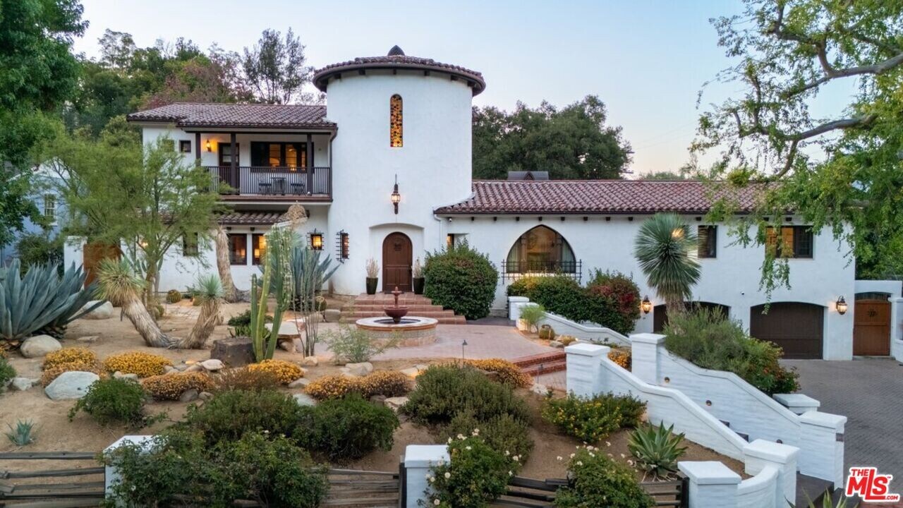 12205 Viewcrest Rd in Los Angeles, CA - Building Photo