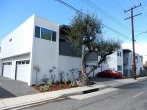 2522 Carnegie Ln in Redondo Beach, CA - Building Photo - Building Photo