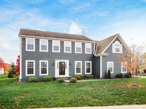 2478 Silver Hill St in Lewis Center, OH - Foto de edificio - Building Photo