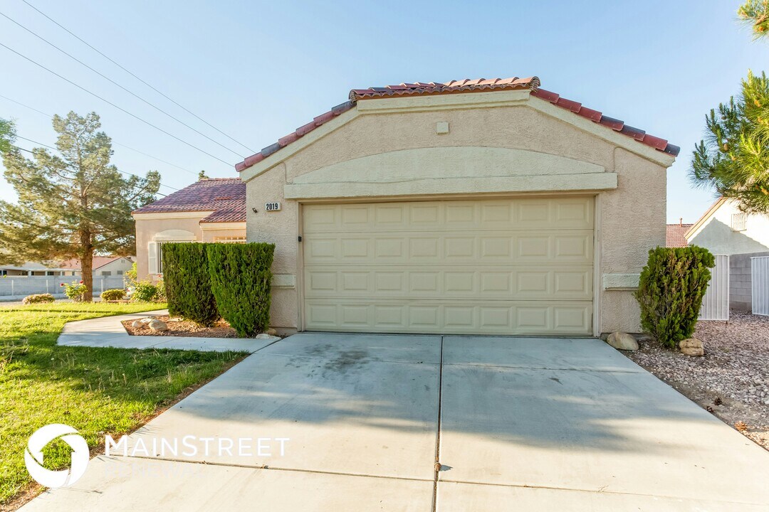 2019 W El Campo Grande Ave in North Las Vegas, NV - Building Photo