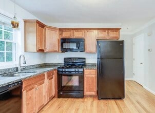 7 Merrimac Way in Tyngsboro, MA - Building Photo - Building Photo