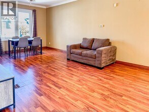 910 Moy Ave in Windsor, ON - Building Photo - Building Photo