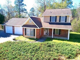 5811 Mondavi Pl in Fayetteville, NC - Building Photo