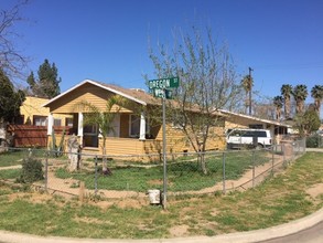 1730 Oregon St in Bakersfield, CA - Building Photo - Building Photo