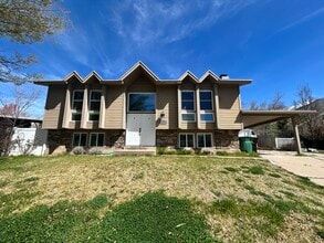 1001 E 300 S in Kaysville, UT - Foto de edificio - Building Photo
