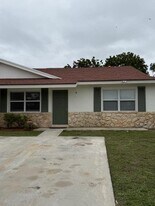 3901 Harwood St in West Palm Beach, FL - Building Photo