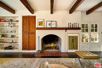 2097 Outpost Dr in Los Angeles, CA - Building Photo - Building Photo