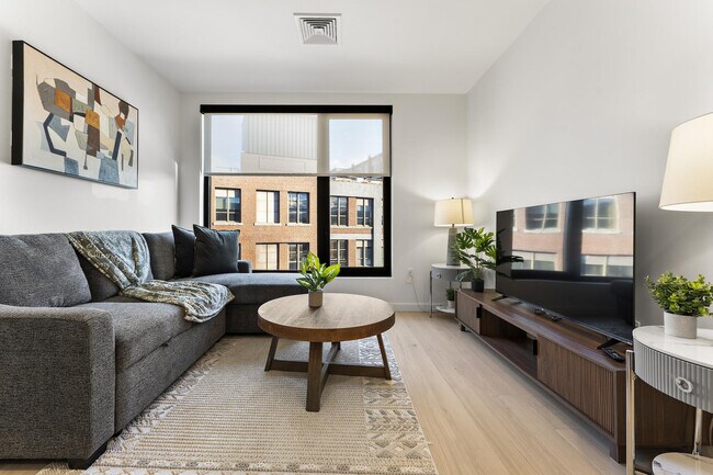 35 W 2nd St