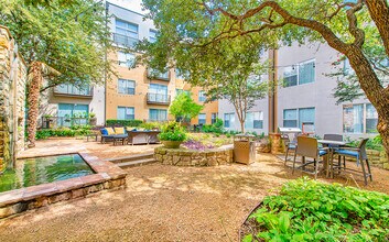 MAA Las Colinas in Irving, TX - Foto de edificio - Building Photo