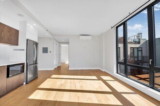 2100 Bedford Ave in Brooklyn, NY - Foto de edificio - Building Photo