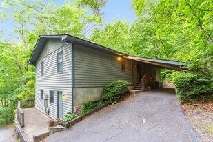 121 John Knox Rd in Montreat, NC - Building Photo