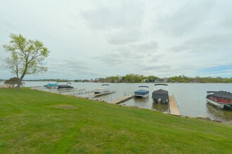 3553 Port Cove Dr, Unit 43 in Waterford, MI - Building Photo - Building Photo