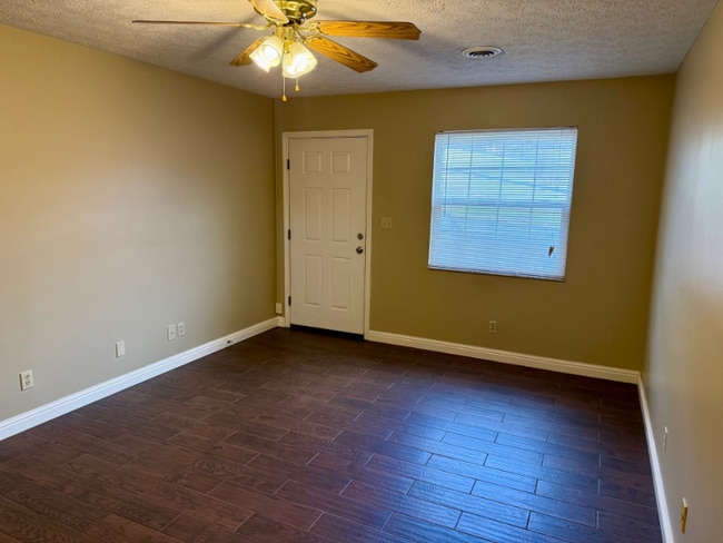 1616 Spring Valley Dr in Huntington, WV - Foto de edificio - Building Photo