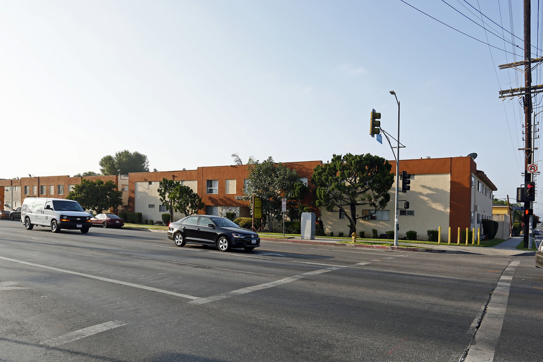 Parthenia Twins in Northridge, CA - Building Photo