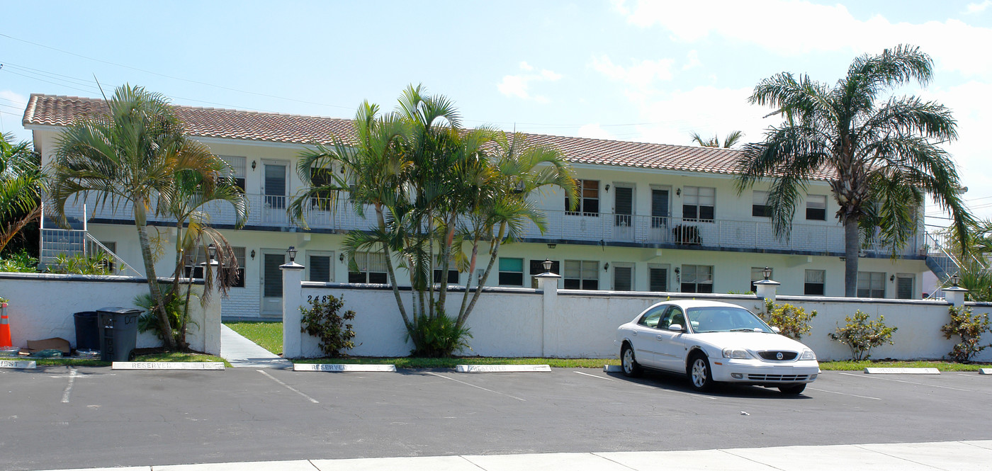 Dot Apartments in Pompano Beach, FL - Building Photo