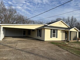 260 Mark Twain Dr in Reeds Spring, MO - Building Photo