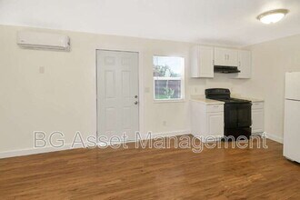 961 Barkley Ct in Pinole, CA - Building Photo - Building Photo