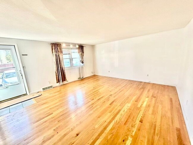 property at 42 Yorktown Ct