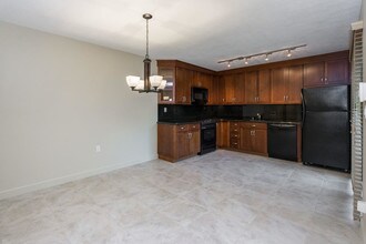 818 8th Ct in Palm Beach Gardens, FL - Building Photo - Building Photo