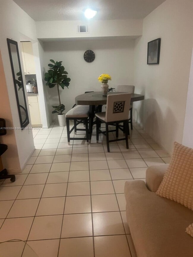 580 NW 114th Ave in Doral, FL - Building Photo - Building Photo